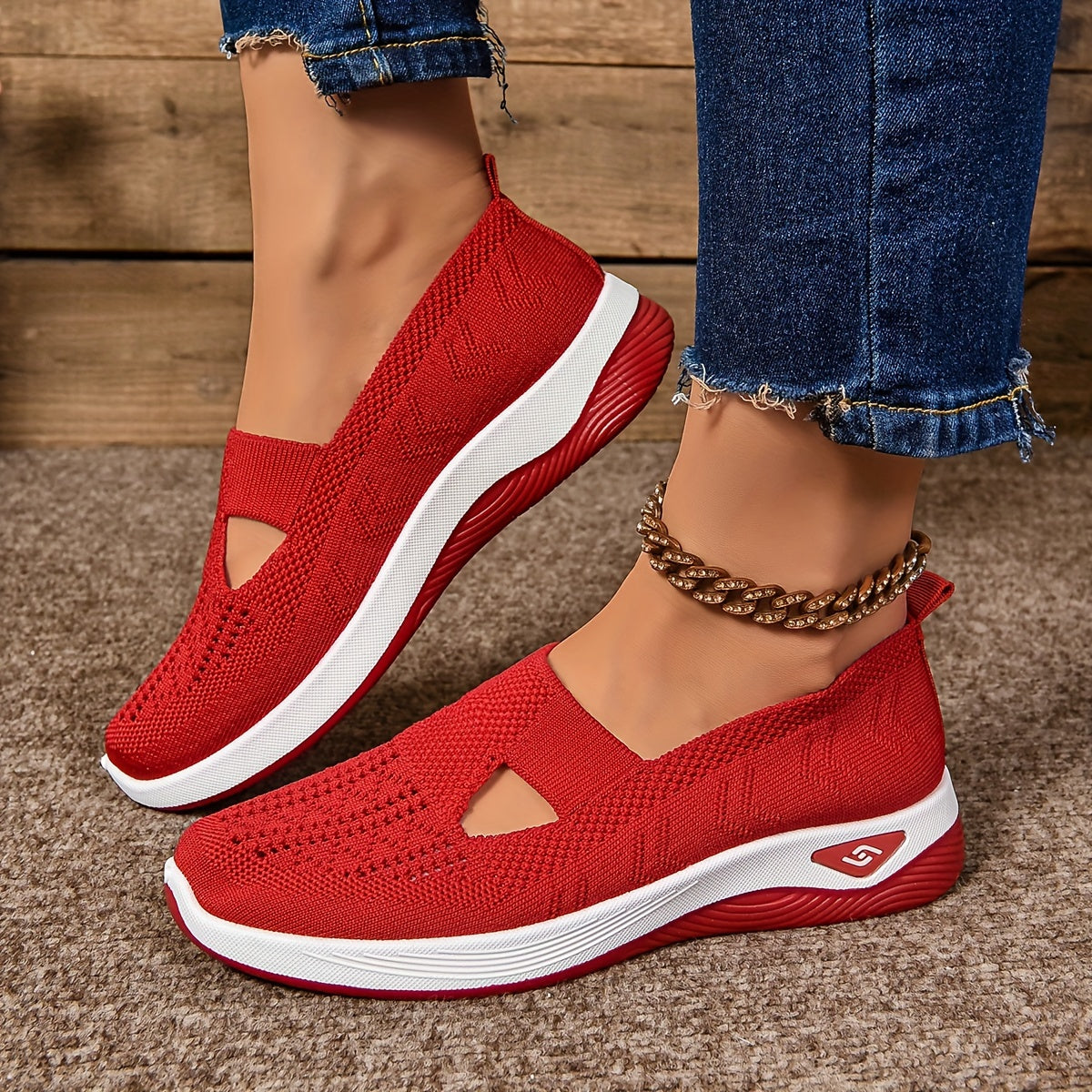 Red / 44 / US 12